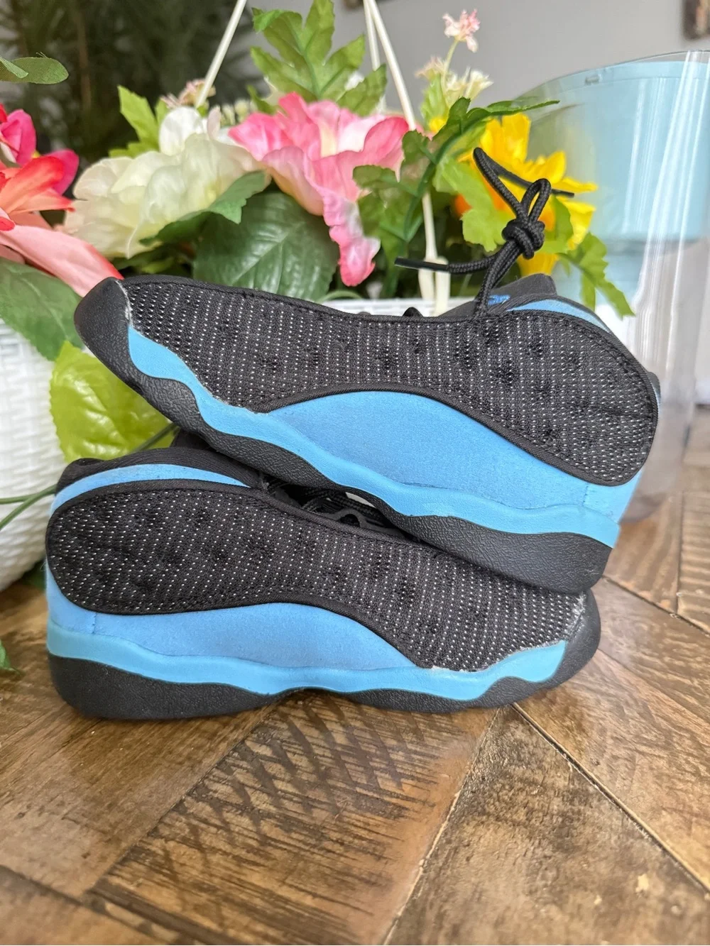 Jordan Kids Black and Turquoise Low-Top Sneakers - Picture 4 of 7